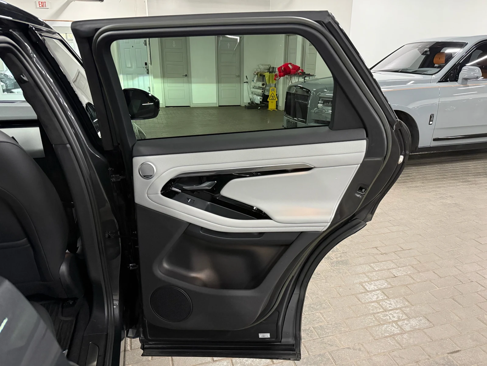2023 Land Rover Range Rover Evoque P300 MHEV (L551), 28/30