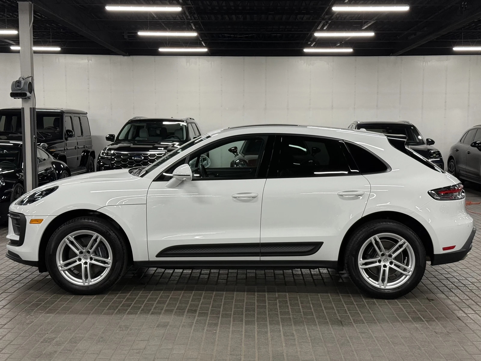 2025 Porsche Macan (95B), 8/30