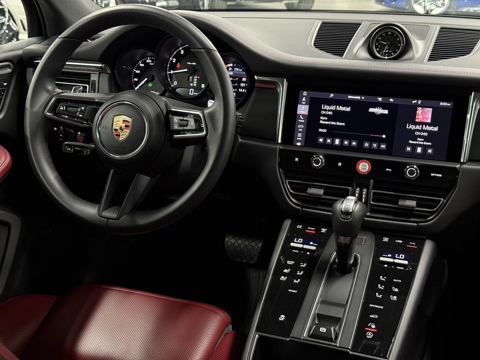 2025 Porsche Macan (95B), 10/30