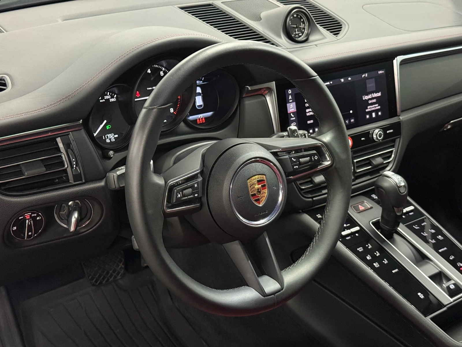 2025 Porsche Macan (95B), 11/30