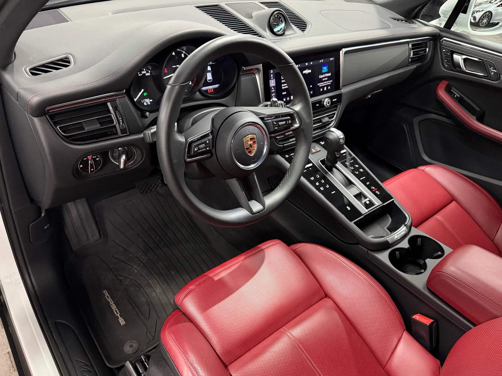 2025 Porsche Macan (95B), 12/30