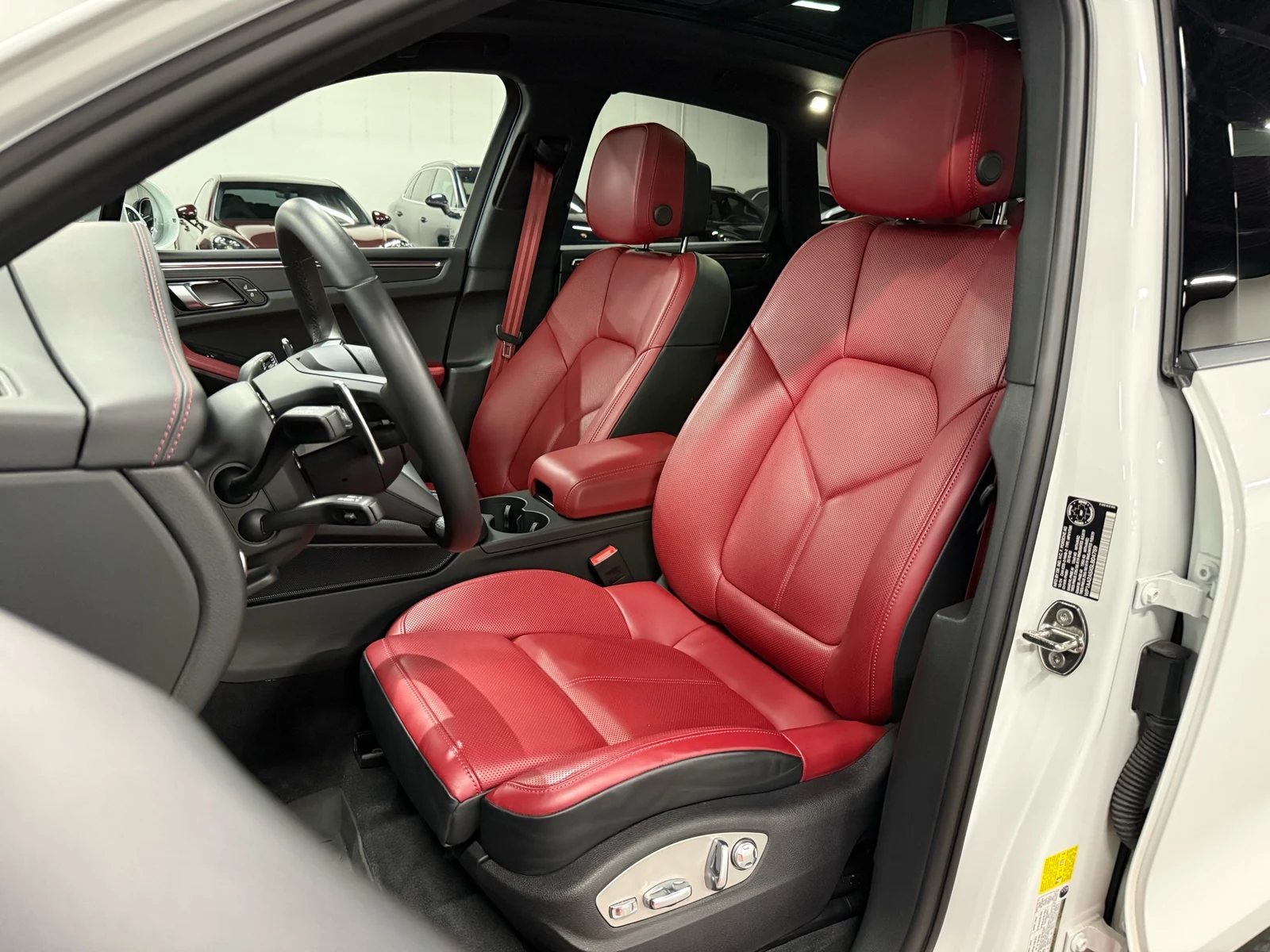 2025 Porsche Macan (95B), 16/30