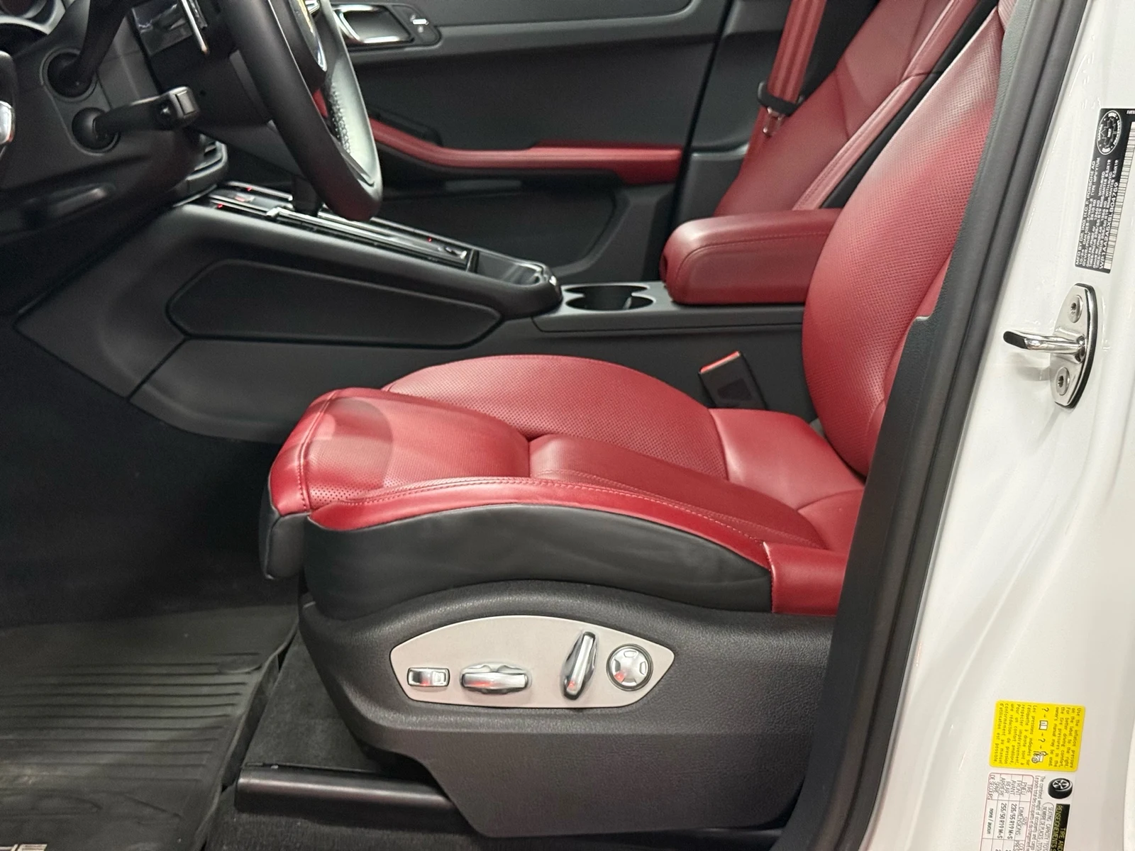 2025 Porsche Macan (95B), 21/30
