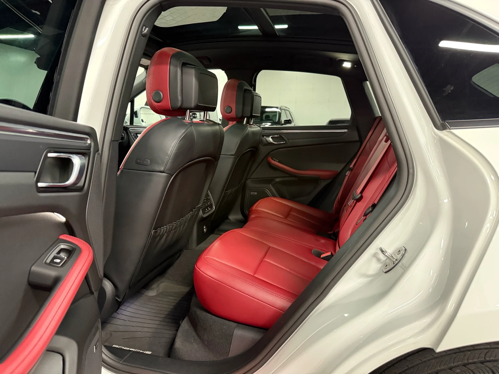 2025 Porsche Macan (95B), 22/30