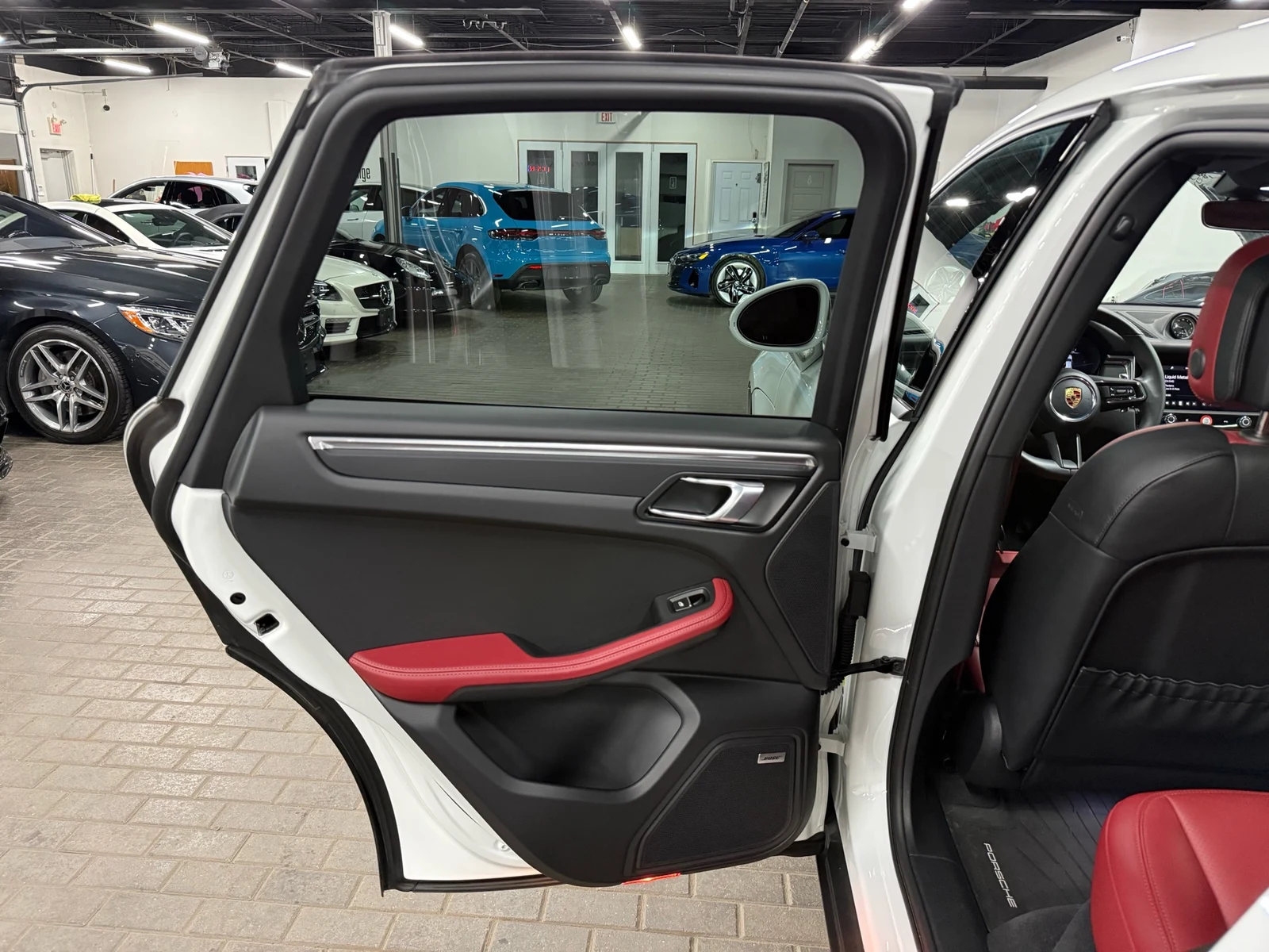 2025 Porsche Macan (95B), 24/30