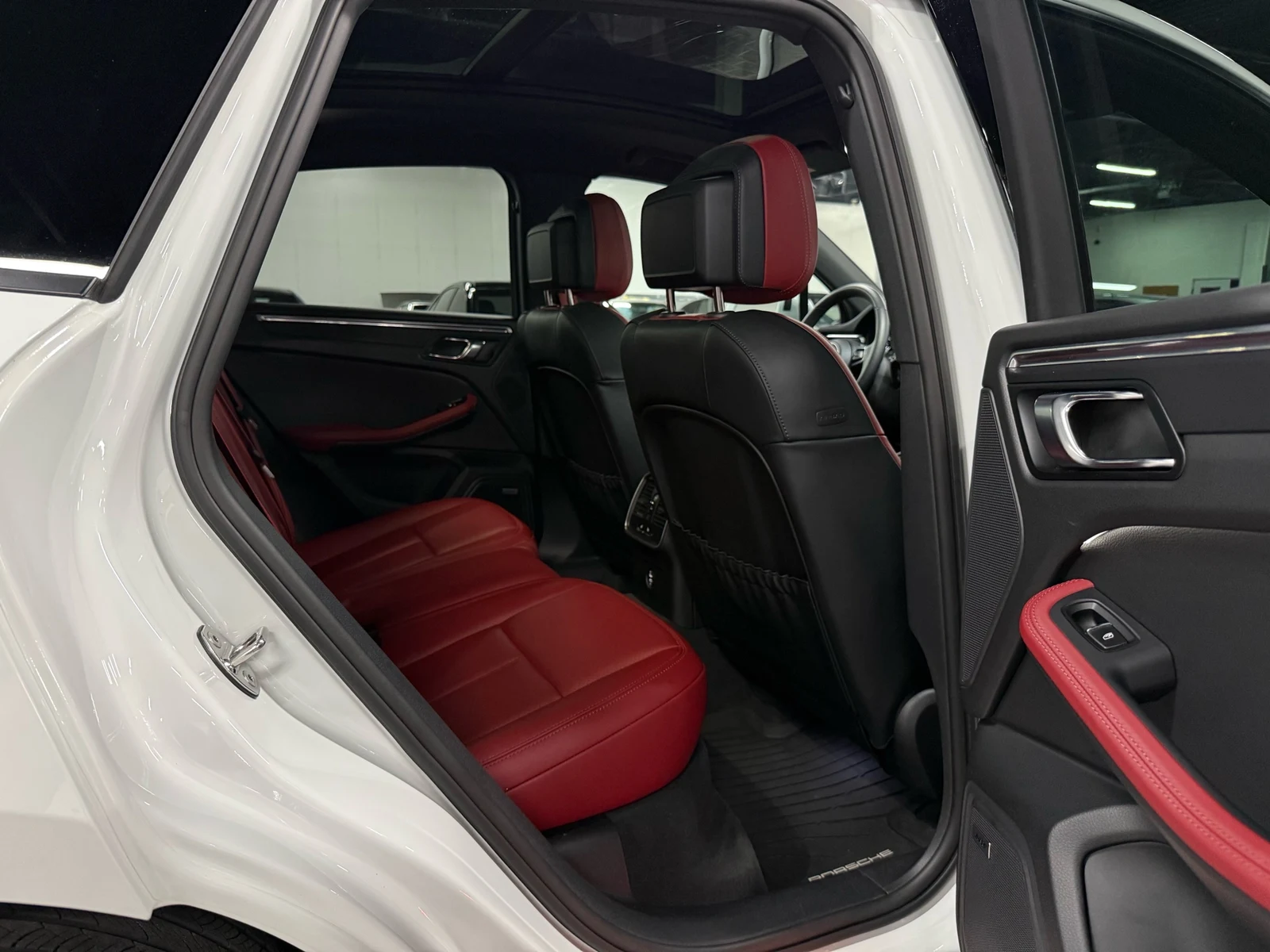 2025 Porsche Macan (95B), 25/30
