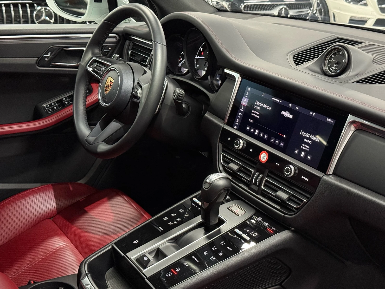 2025 Porsche Macan (95B), 29/30