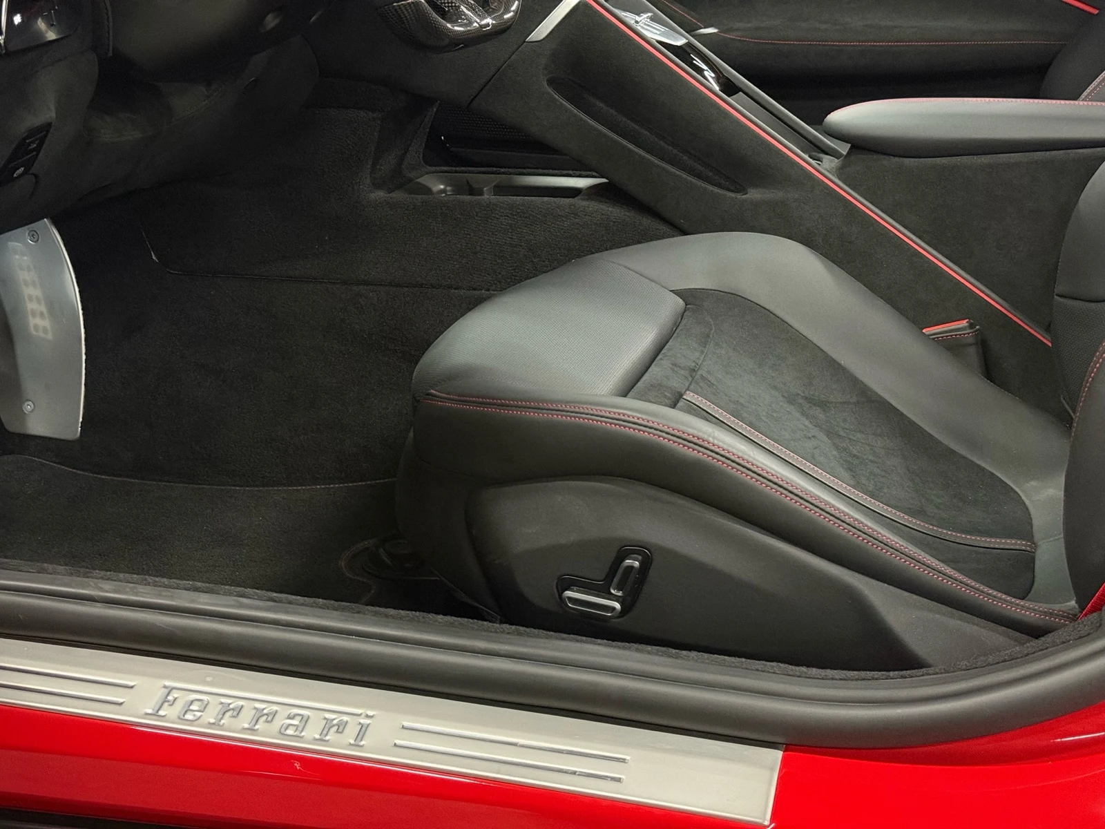 2025 Ferrari Roma Spider, 24/30