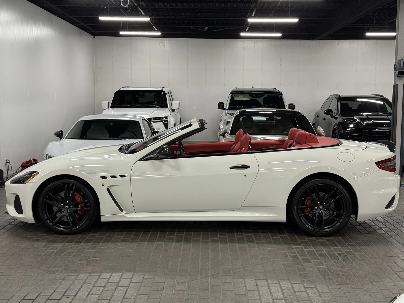 2018 Maserati GranCabrio MC, 9/30