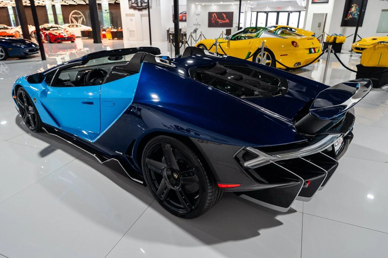 2017 Lamborghini Centenario Roadster, 13/20