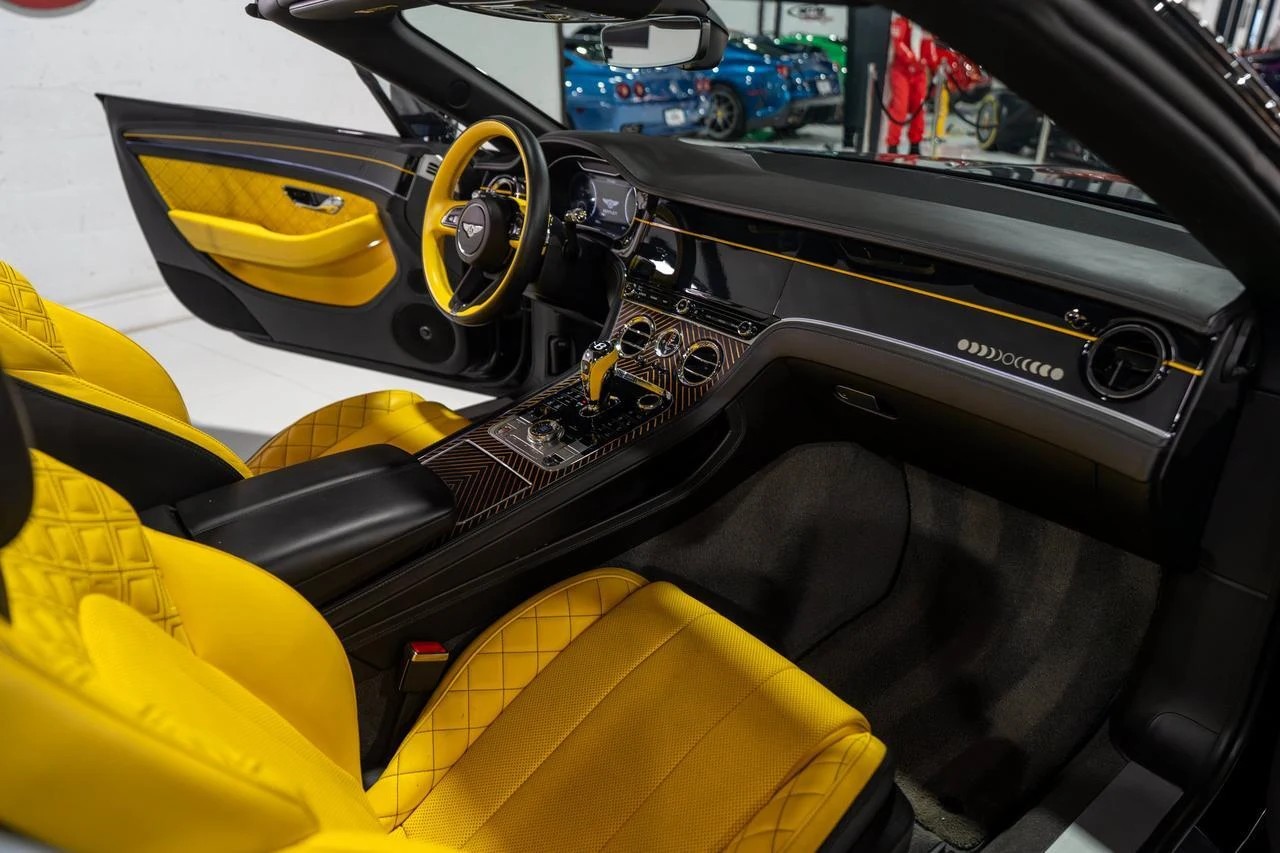 2023 Bentley Continental GTC Azure V8 Solar Eclipse Collection, 19/20