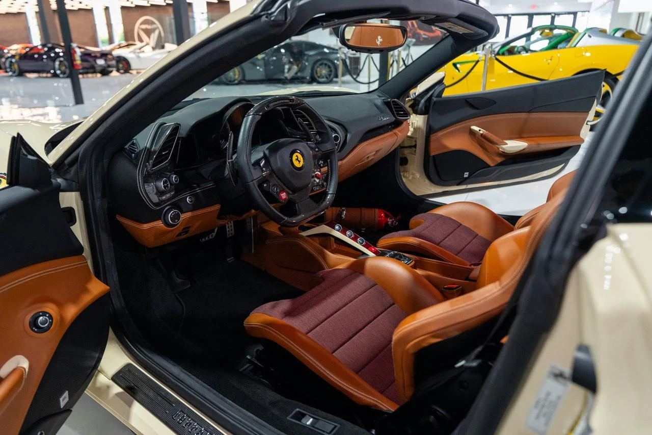 2018 Ferrari 488 Spider 70th Anniversary Tailor Made, 17/20