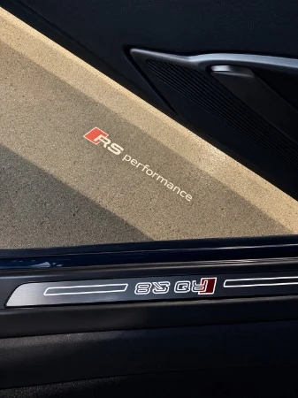 2025 Audi RS Q8 performance (4M), 7/8