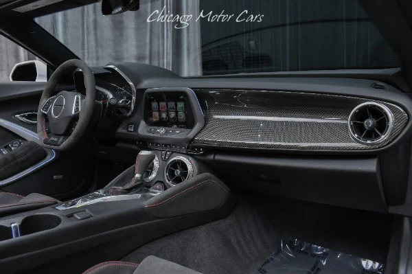 2017 Chevrolet Camaro ZL1 Convertible, 19/20