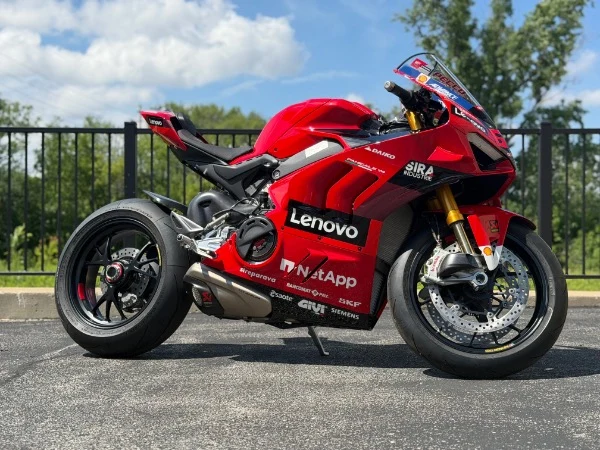 2024 Ducati Panigale V4 S Bagnaia, 2/20