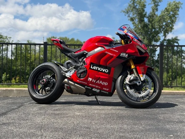2024 Ducati Panigale V4 S Bagnaia, 3/20