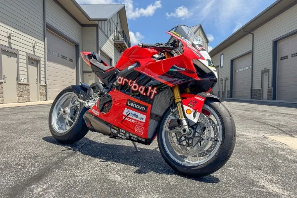 2024 Ducati Panigale V4 S Bautista, 3/20