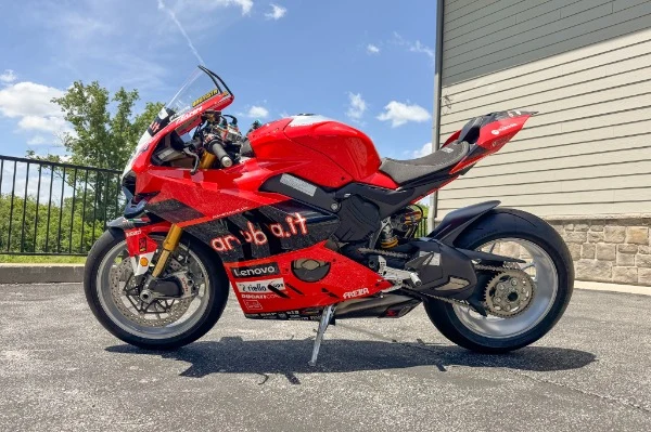 2024 Ducati Panigale V4 S Bautista, 8/20