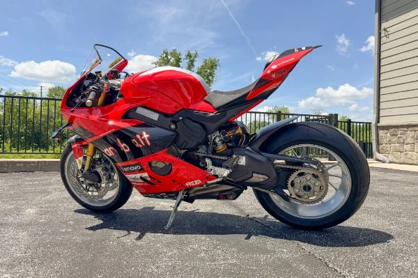 2024 Ducati Panigale V4 S Bautista, 9/20