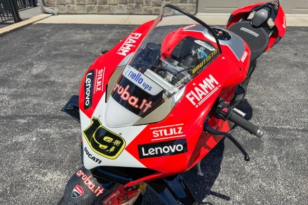 2024 Ducati Panigale V4 S Bautista, 17/20