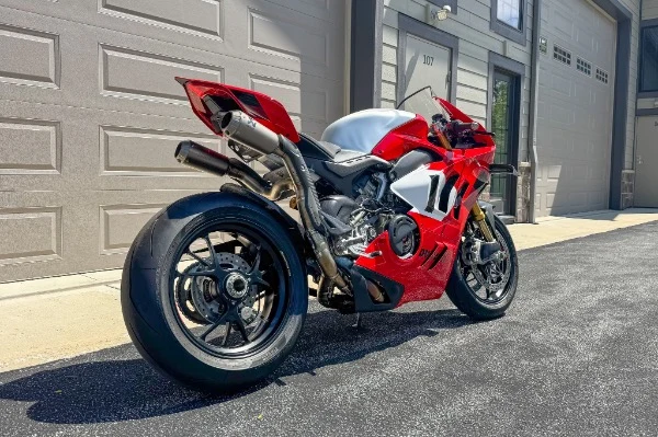2024 Ducati Panigale V4 R, 10/20