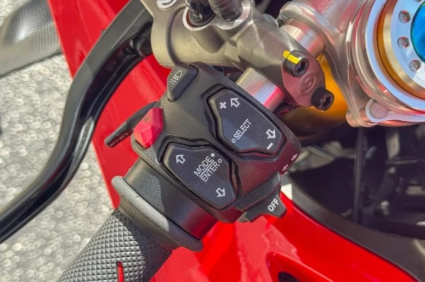2024 Ducati Panigale V4 R, 19/20