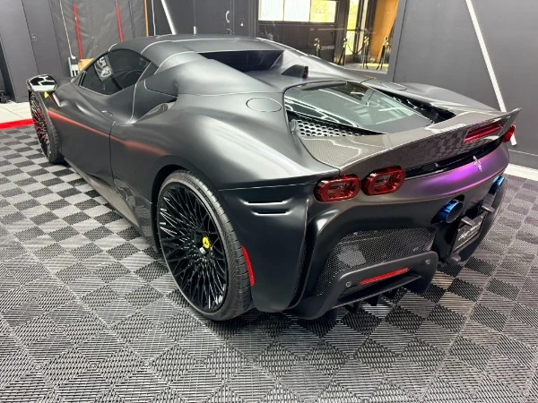 2025 Ferrari SF90 Spider, 2/5
