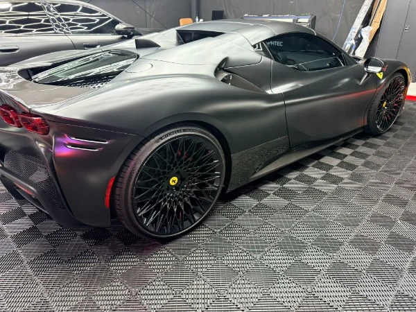 2025 Ferrari SF90 Spider, 3/5