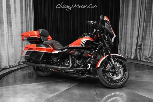 Harley-Davidson CVO Street Glide FLHXSE photographed at Chicago Motor Cars