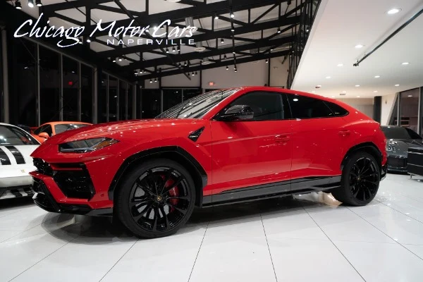 Lamborghini Urus photographed at Chicago Motor Cars