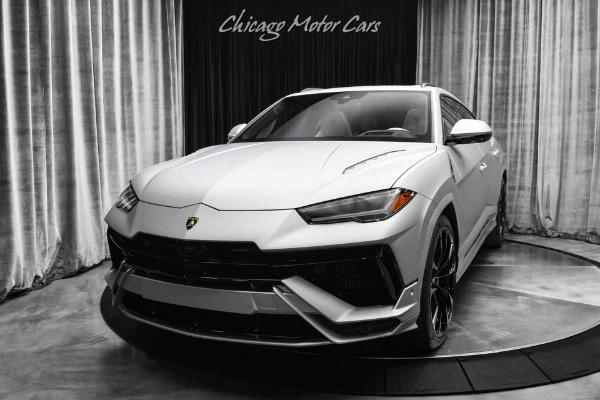 Lamborghini Urus S photographed at Chicago Motor Cars