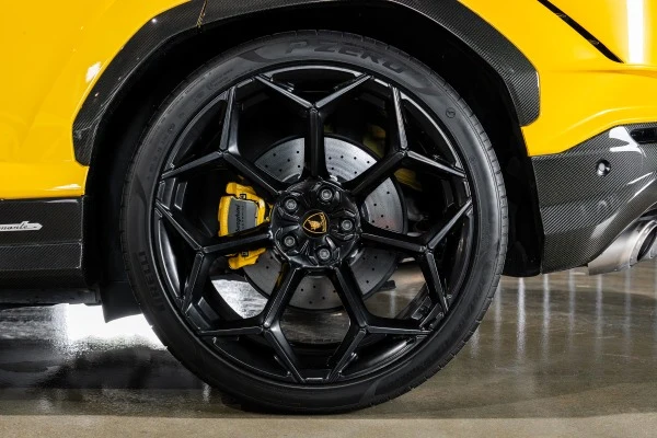 2024 Lamborghini Urus Performante, 15/20