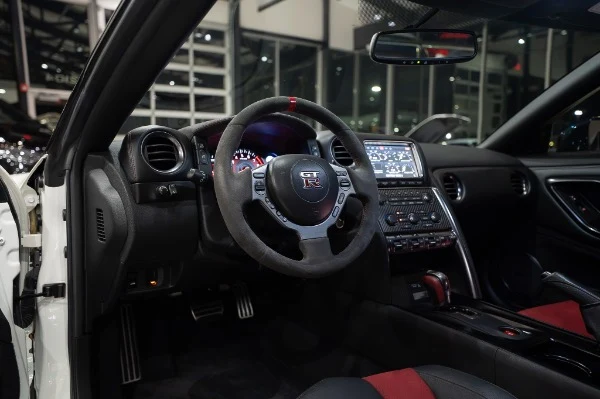 2016 Nissan GT-R Nismo (R35), 12/20