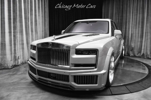 Rolls-Royce Cullinan Urban Wide Track photographed at Chicago Motor Cars