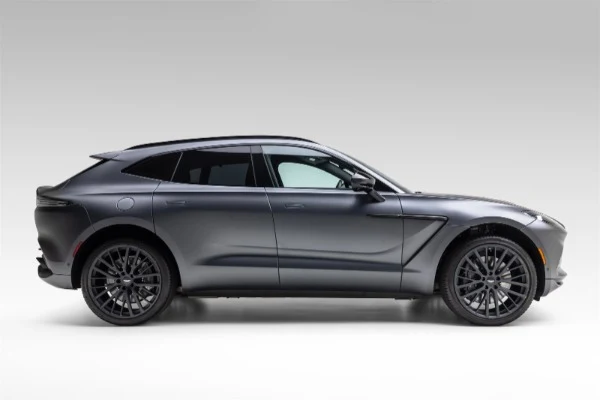 2022 Aston Martin DBX V8, 8/30