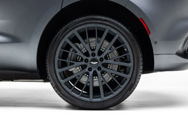 2022 Aston Martin DBX V8, 13/30