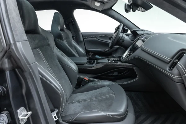 2022 Aston Martin DBX V8, 27/30