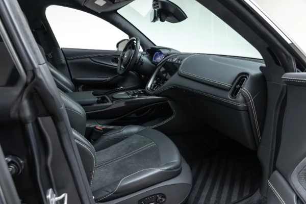 2022 Aston Martin DBX V8, 28/30