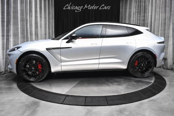 2022 Aston Martin DBX V8, 2/30