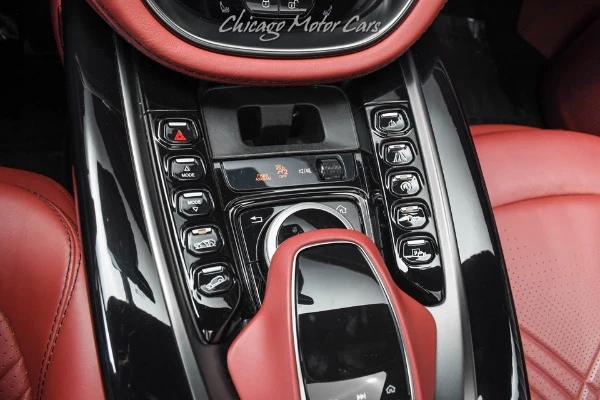 2022 Aston Martin DBX V8, 16/30