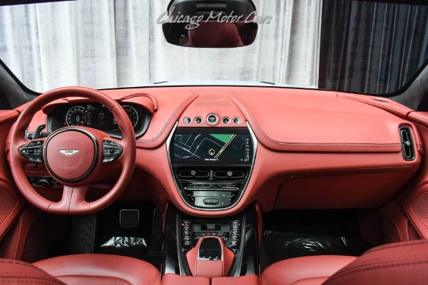 2022 Aston Martin DBX V8, 21/30