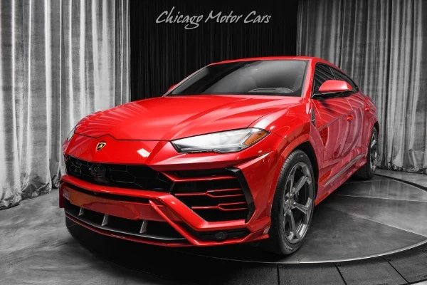 2021 Lamborghini Urus photographed at Chicago Motor Cars
