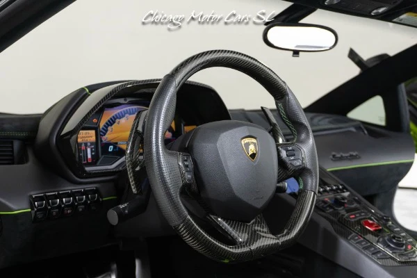 2016 Lamborghini Aventador SV Roadster, 28/29