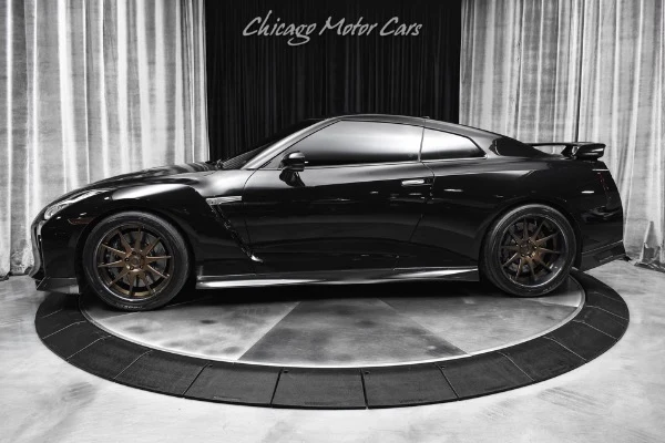 2017 Nissan GT-R Premium (R35), 2/30