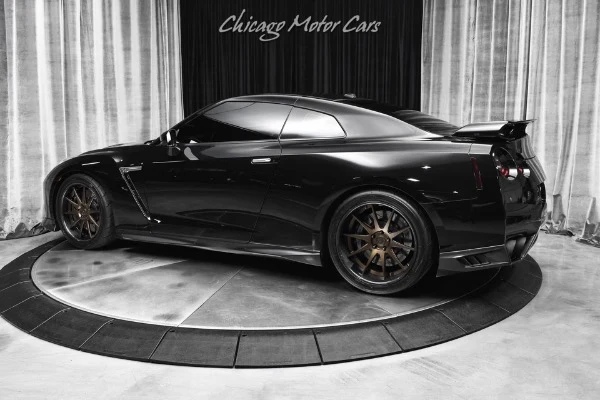 2017 Nissan GT-R Premium (R35), 3/30