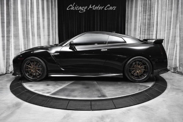 2017 Nissan GT-R Premium (R35), 29/30