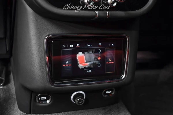 2023 Bentley Bentayga V8, 29/30