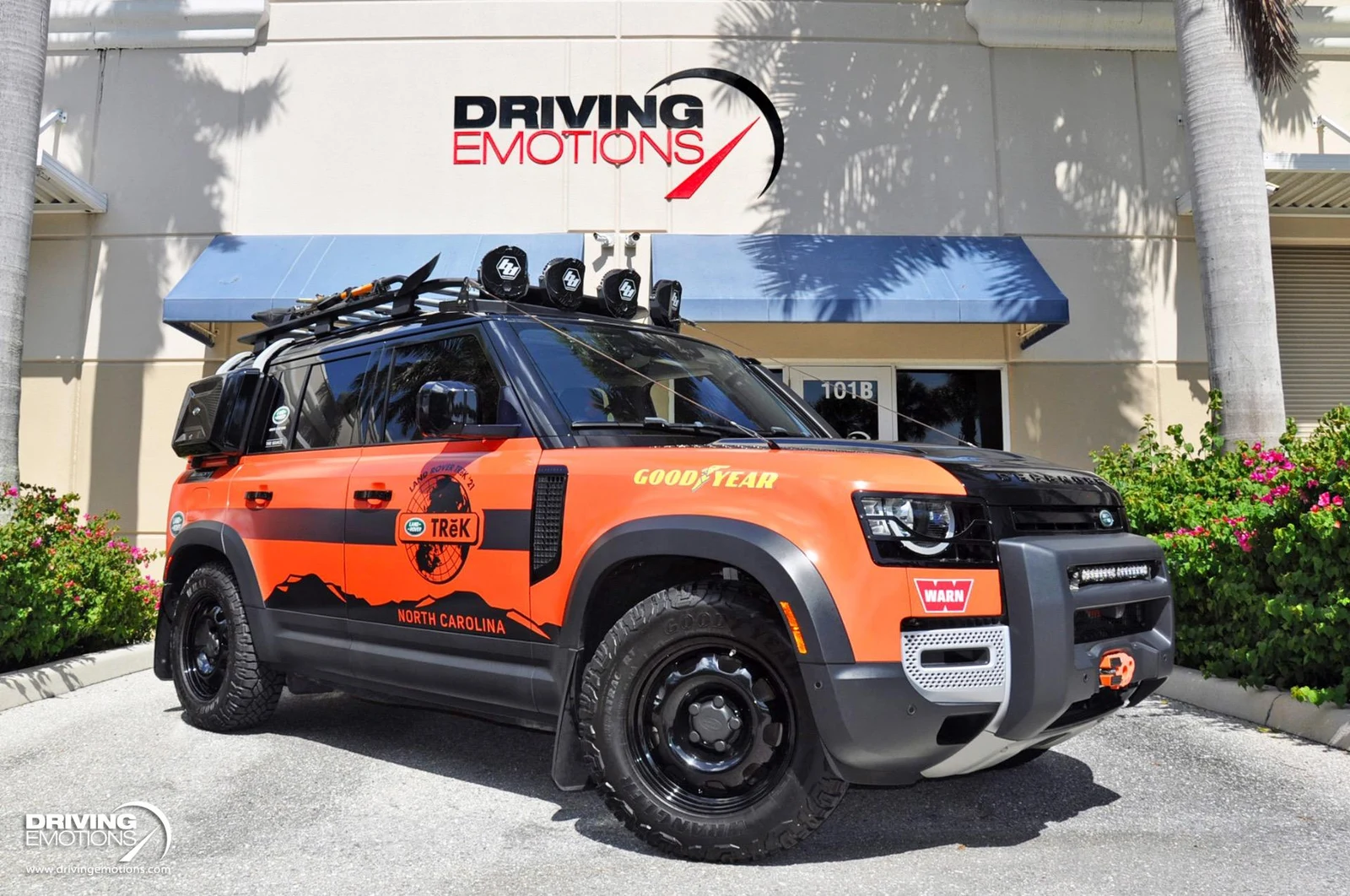 Land Rover Defender 110 S TReK (L663) · Santorini Black Metallic · Driving Emotions