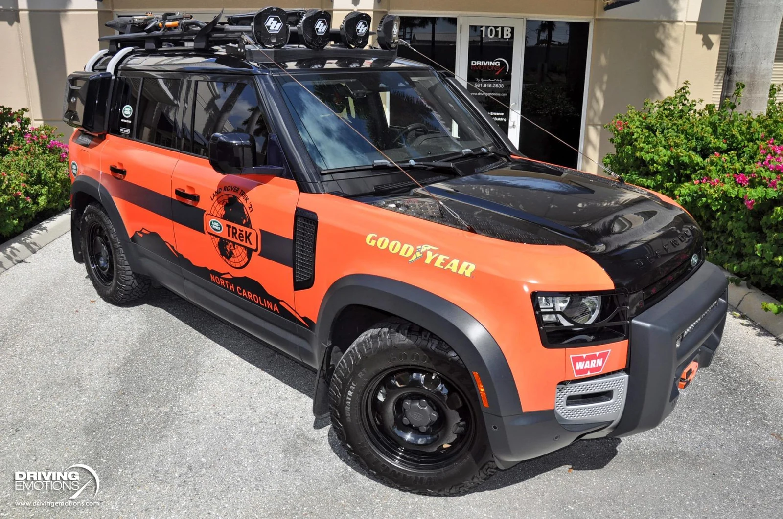 2022 Land Rover Defender 110 S TReK (L663), 2/20