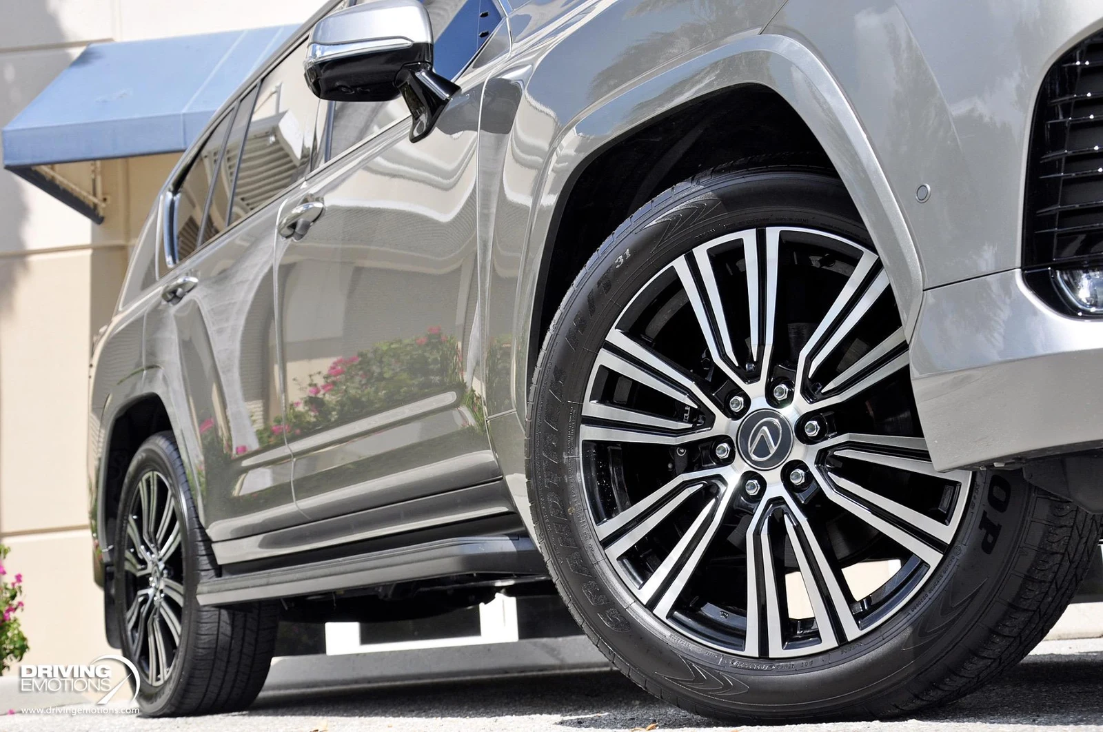 2026 Lexus LX 700h Luxury, 8/20